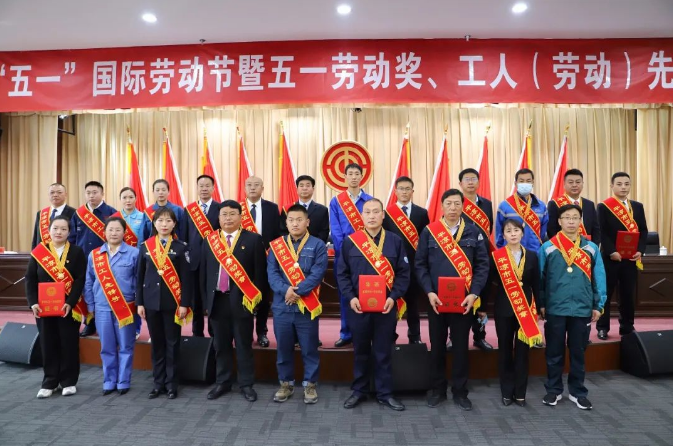 喜報！市產(chǎn)投集團員工楊李榮獲2022年平?jīng)鍪形逡粍趧?dòng)獎?wù)?圖1)
